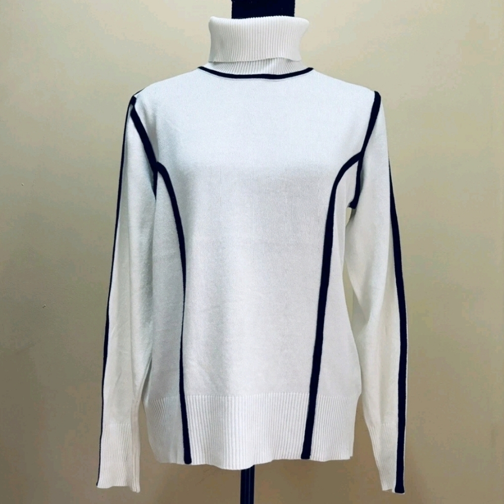 Carmen Marc Valvo White and Black Turtleneck Sweater